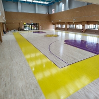 華山中學籃球館木地板完工